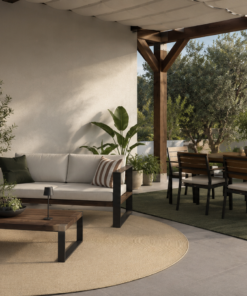 Outdoor-Teppich unter einer Pergola mit Loungemöbeln