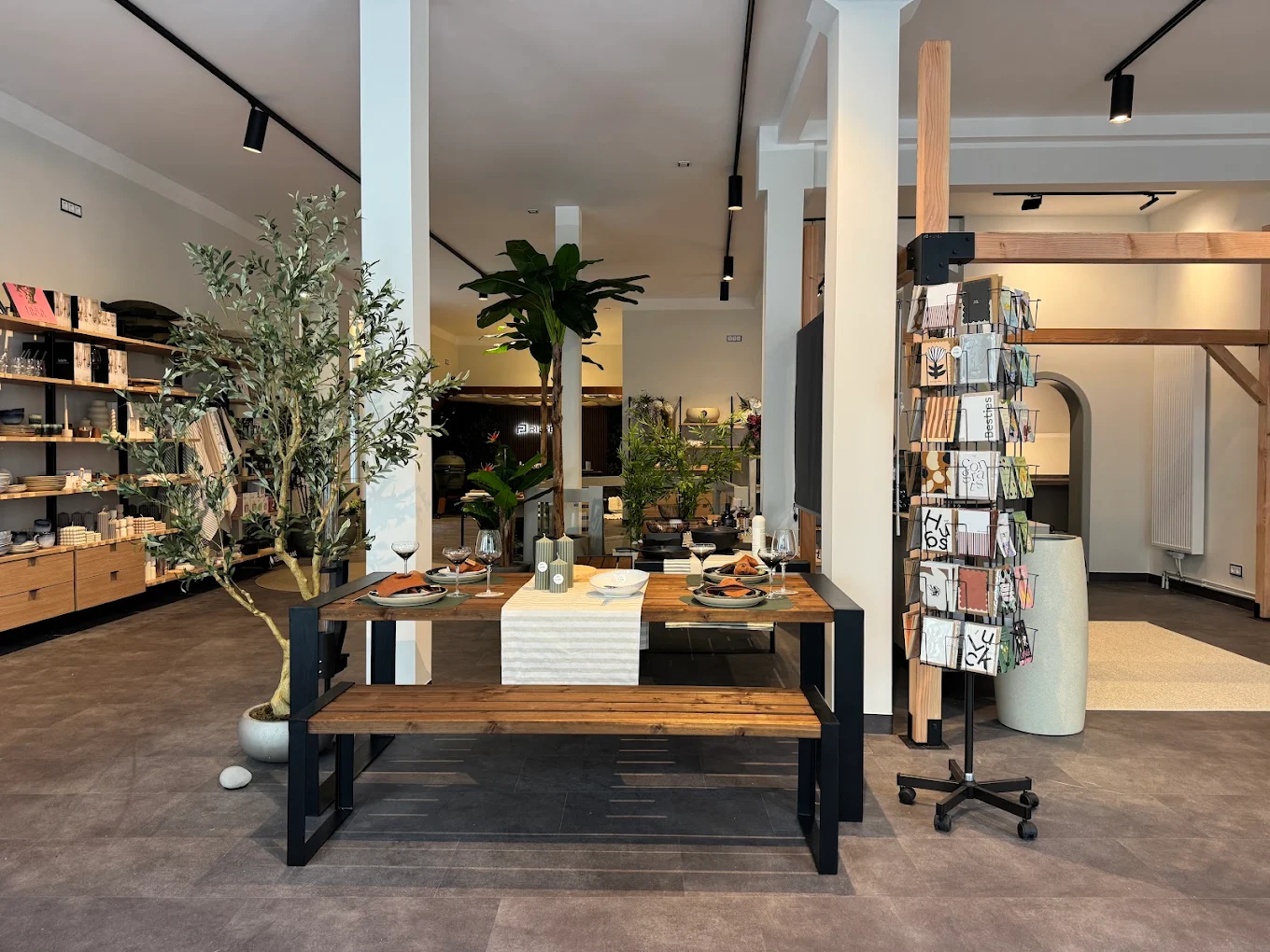 Innenansicht des KANSŌ Showrooms in der Bardowicker Straße