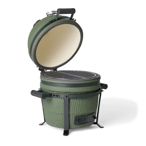 Moddern Kamado Mini Keramikgrill in Grün mit geöffnetem Deckel